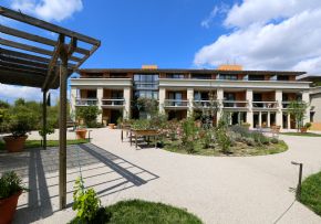 Photo Emera - Ehpad Eleonore, maison de retraite priv&eacute;e EMERA, Ehpad à Aix En Provence 13