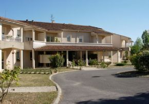 Photo Residence Le Clos Des Tours, maison de retraite priv&eacute;e associative, Ehpad à Villefagnan 16