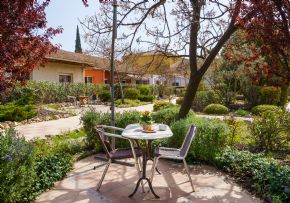 Photo Residence Le Clos Des Oliviers, maison de retraite priv&eacute;e à Plaissan 34