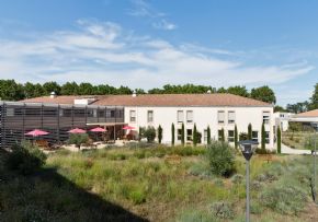 Photo Residence Des Alpilles, maison de retraite priv&eacute;e COLISEE, Ehpad à St Etienne Du Gres 13