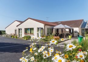 Photo RESIDENCE DES SCEVOLLES, Ehpad, maison de retraite &agrave; MONTS SUR GUESNES 86