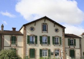 Photo Ehpad Les Platanes, maison de retraite priv&eacute;e associative, Ehpad à Villeneuve La Guyard 89