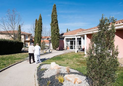 Photo KORIAN LES LUBERONS, Ehpad, maison de retraite &agrave; LE PUY STE REPARADE 13