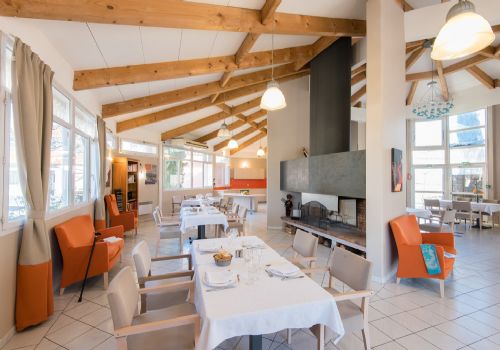 Photo KORIAN LES LUBERONS, Ehpad, maison de retraite &agrave; LE PUY STE REPARADE 13