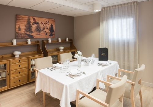 Photo KORIAN LES LUBERONS, Ehpad, maison de retraite &agrave; LE PUY STE REPARADE 13