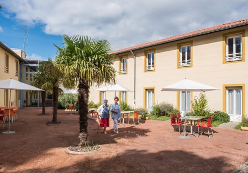 Photo KORIAN LES FAUVETTES, Ehpad, maison de retraite &agrave; VILLARS LES DOMBES 01