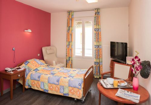 Photo KORIAN LES FAUVETTES, Ehpad, maison de retraite &agrave; VILLARS LES DOMBES 01