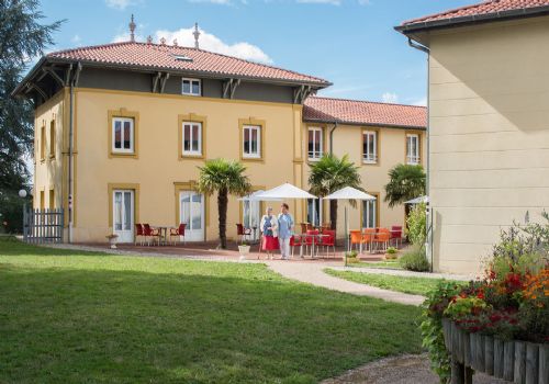 Photo KORIAN LES FAUVETTES, Ehpad, maison de retraite &agrave; VILLARS LES DOMBES 01